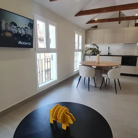 Navas Penthouse 301 By Florentia Homes דירה