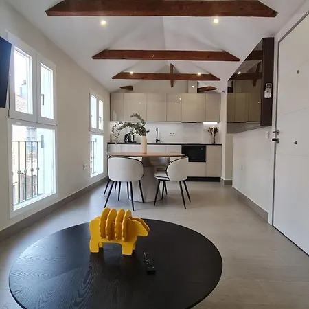 Navas Penthouse 301 By Florentia Homes