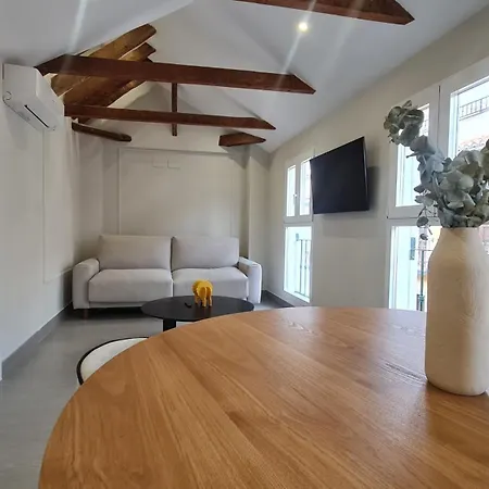 Navas Penthouse 301 By Florentia Homes דירה *