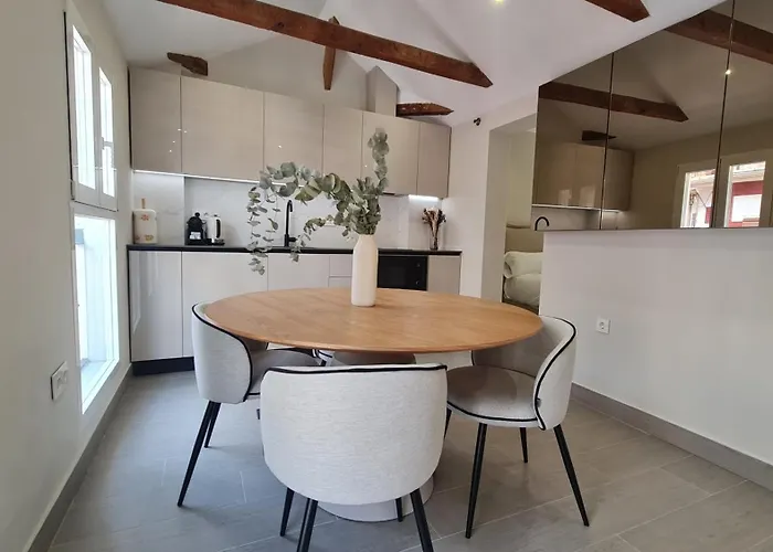 Navas Penthouse 301 By Florentia Homes גרנדה