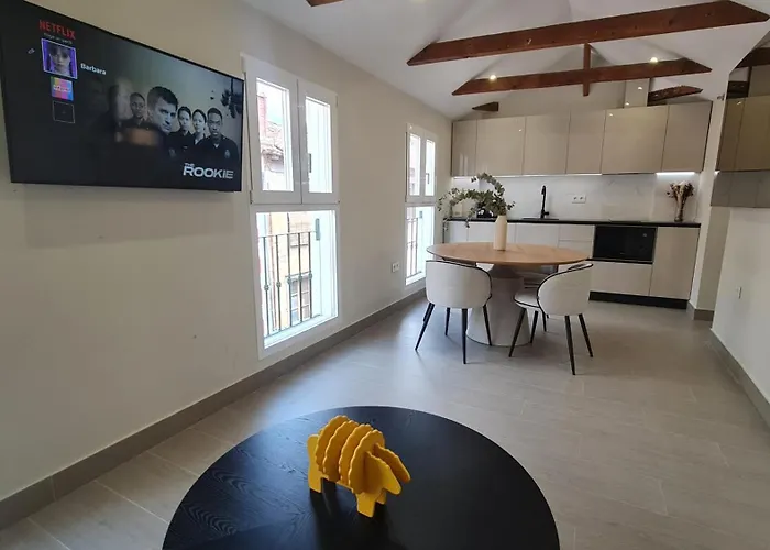 Navas Penthouse 301 By Florentia Homes דירה