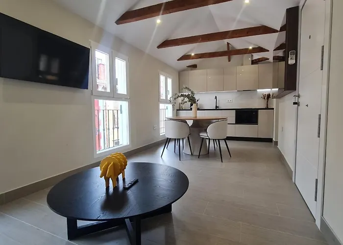 Navas Penthouse 301 By Florentia Homes דירה גרנדה