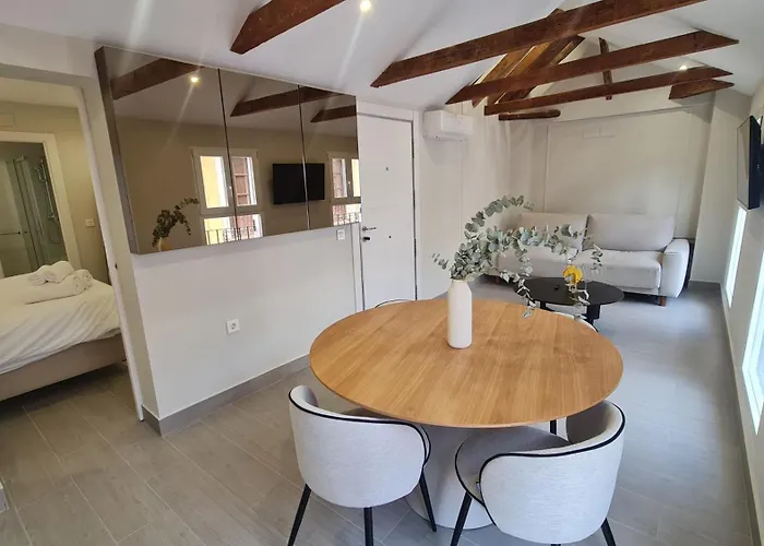 Navas Penthouse 301 By Florentia Homes גרנדה
