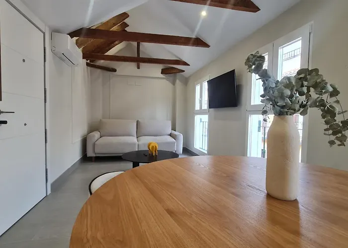 Navas Penthouse 301 By Florentia Homes דירה *